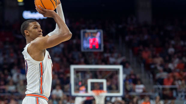 Auburn Tigers forward Jabari Smith (10) takes a jump shot as Auburn Tigers take on Vanderbilt Commodores at Auburn Arena in Auburn, Ala., on Wednesday, Feb. 16, 2022.